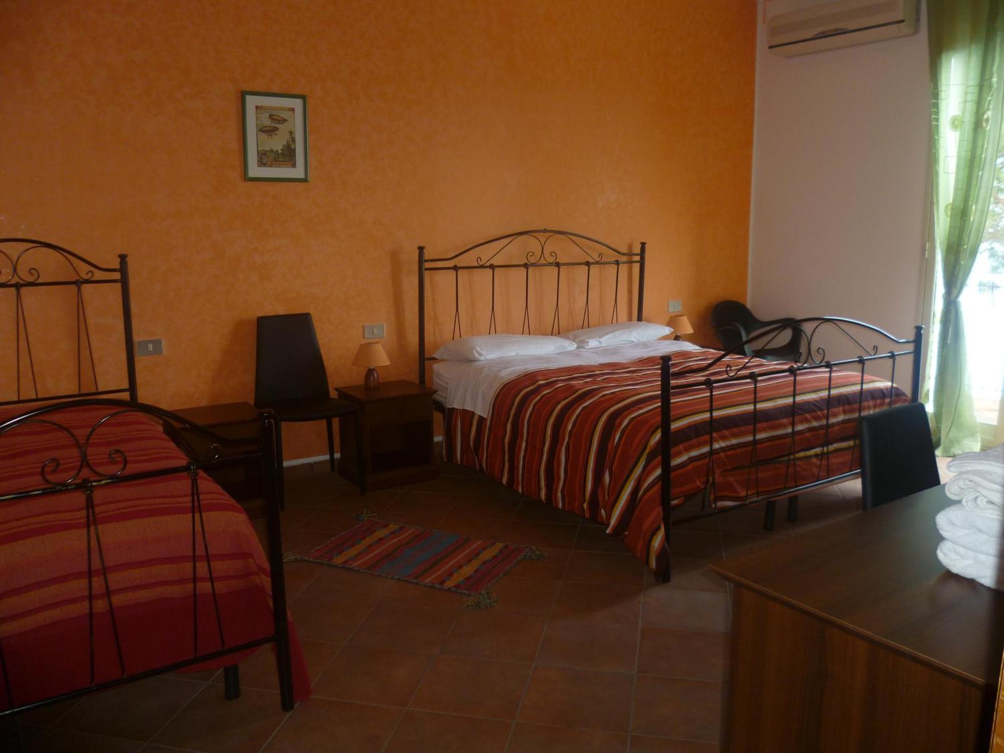 Alba Tra I Pini B&B Cefalú Habitación foto