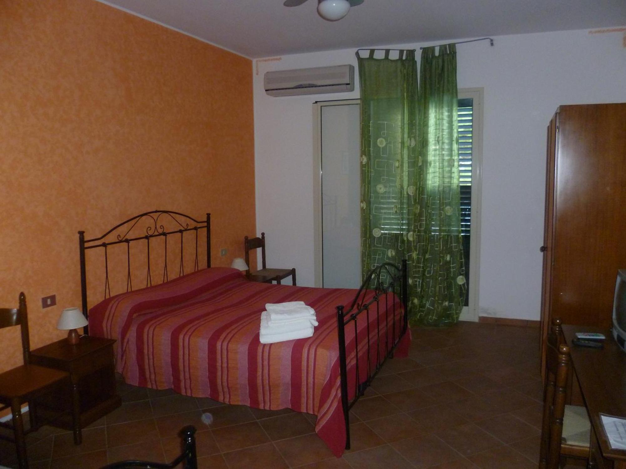 Alba Tra I Pini B&B Cefalú Habitación foto